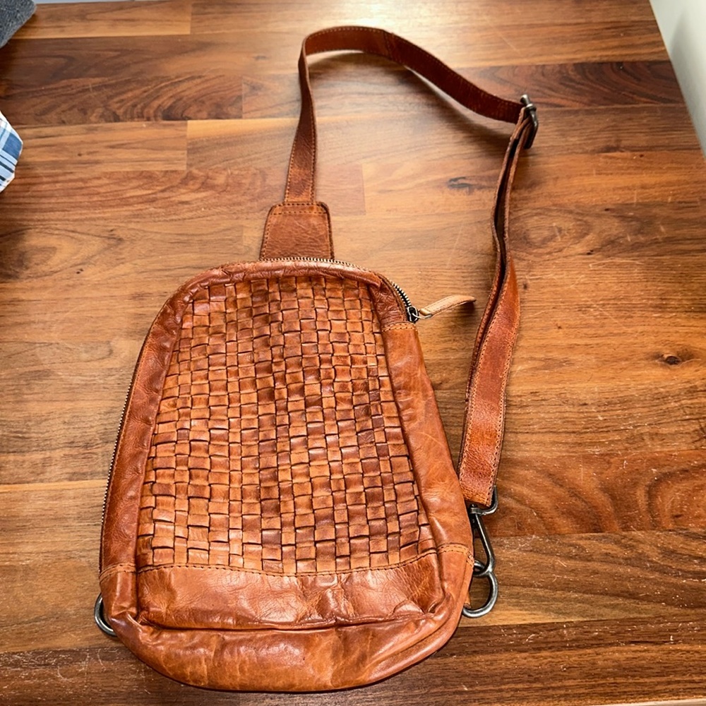 Leather Crossbody Backpack!🤎